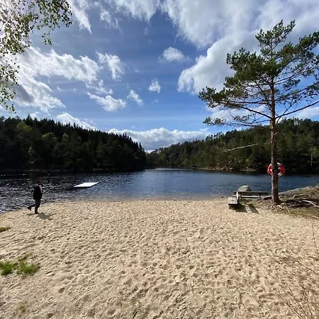 Romslig Og Fin Leilighet 17 Min Til Kristiansand Centrum 아파트 Nodeland
