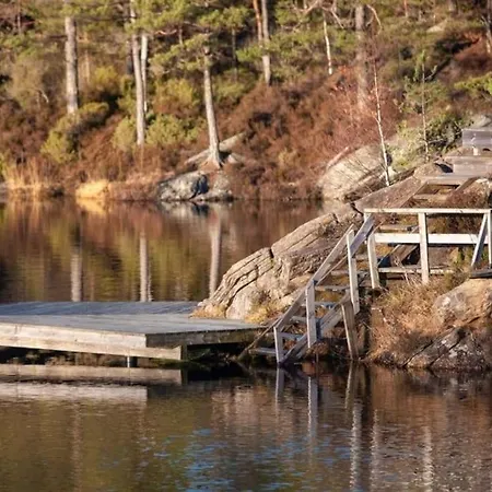 Romslig Og Fin Leilighet 17 Min Til Kristiansand Centrum *