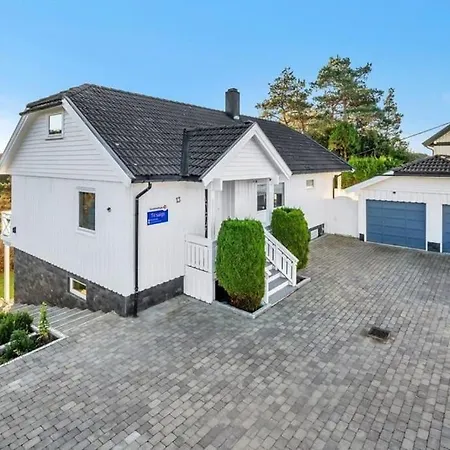 아파트 Romslig Og Fin Leilighet 17 Min Til Kristiansand Centrum