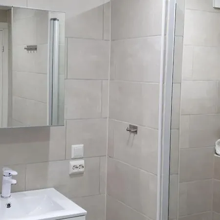 Romslig Og Fin Leilighet 17 Min Til Kristiansand Centrum 아파트