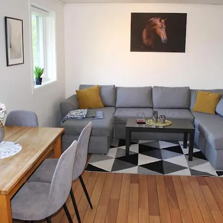 Romslig Og Fin Leilighet 17 Min Til Kristiansand Centrum 아파트 *