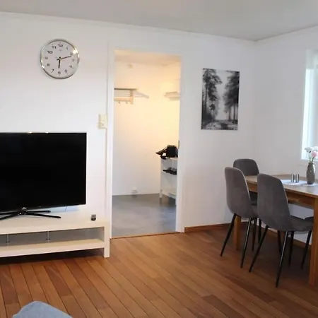 Romslig Og Fin Leilighet 17 Min Til Kristiansand Centrum * Nodeland