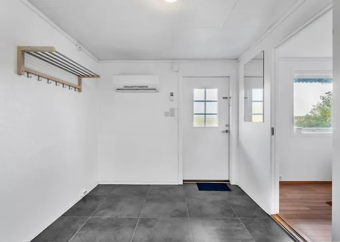 Apartment Romslig Og Fin Leilighet 17 Min Til Kristiansand Centrum *